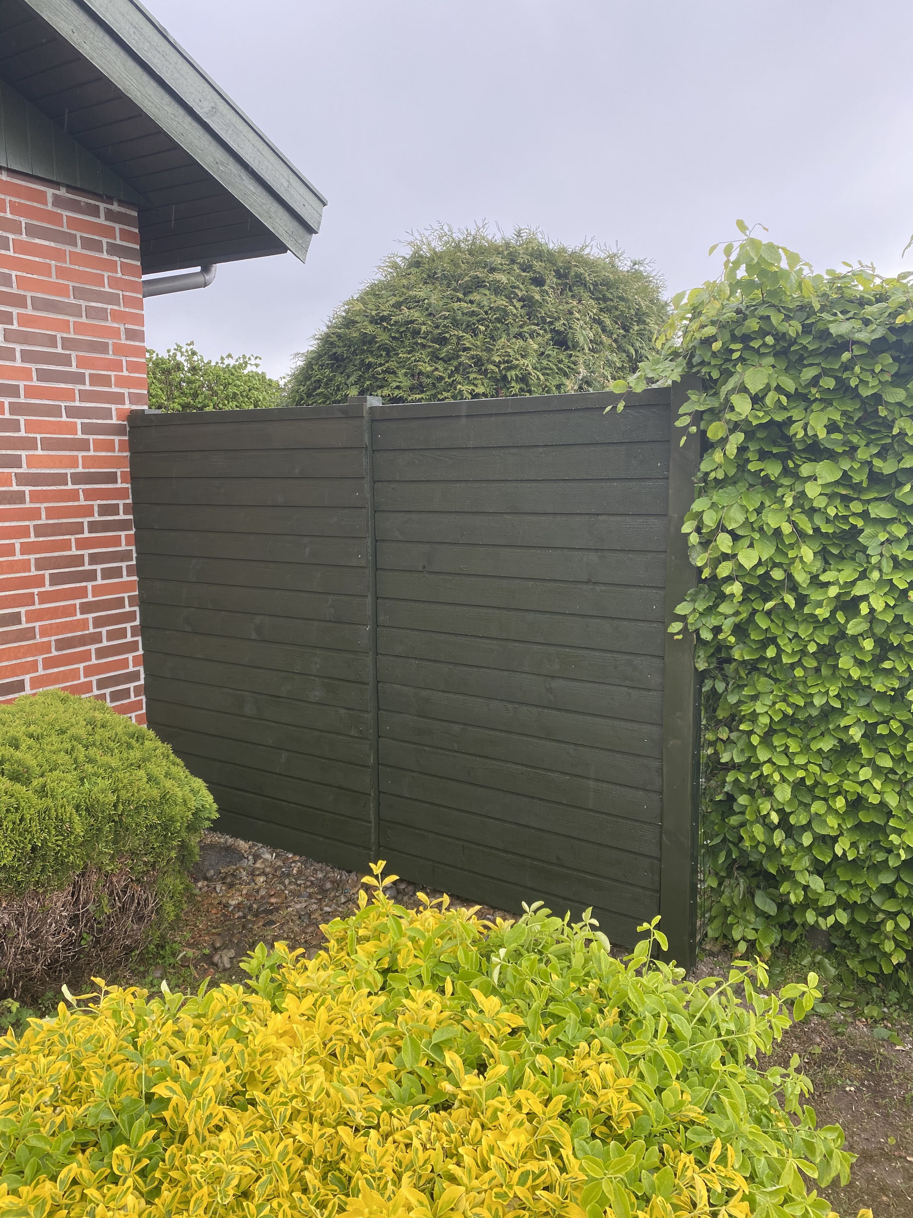 Opsætning af hegn af handymand i Næstved